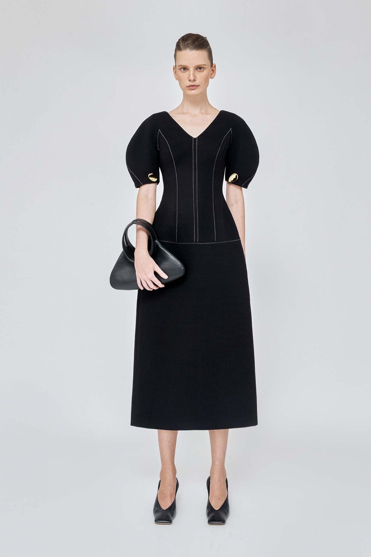 Mid-length dress with areca nut sleeve accessories